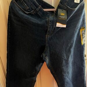 Lee women’s crop Dark Blue Jeans